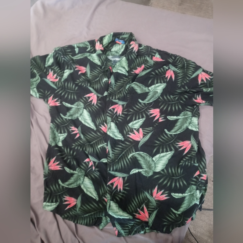 Puritan Black w Green & Red Flowers Short Sleeve/Size 2XLg(50-52)